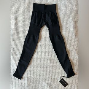 Women's XS Lazuli Label Scrunch Seamless
Ribbed Contour Leggings